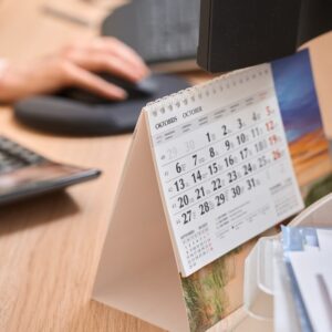 kalendars-pie-monitora