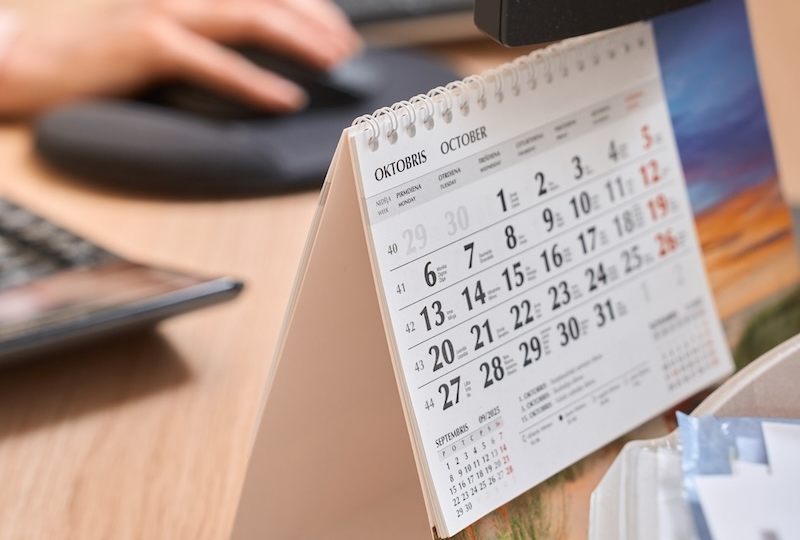 kalendars-pie-monitora