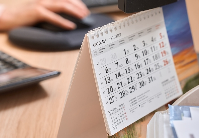 kalendars-pie-monitora